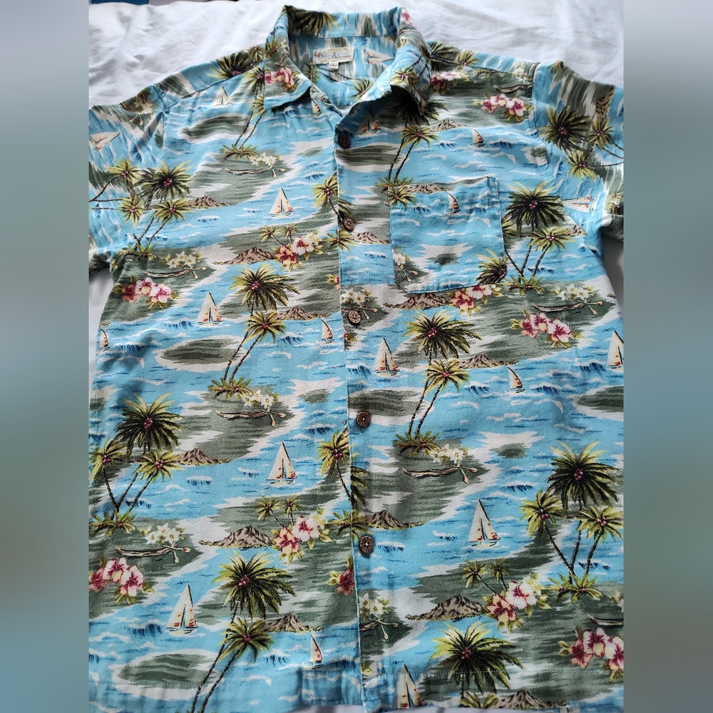OCEAN & COAST Men's Button Up Shirt.  Size Large. Short Sleeves.